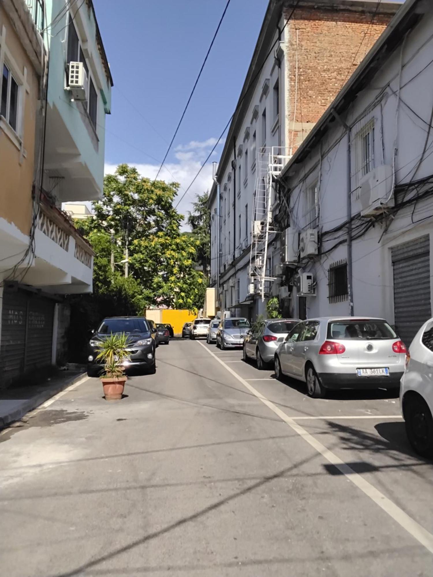 Cozy Centrally Located For Two 2, 10 Min Walk From Center Apartment *