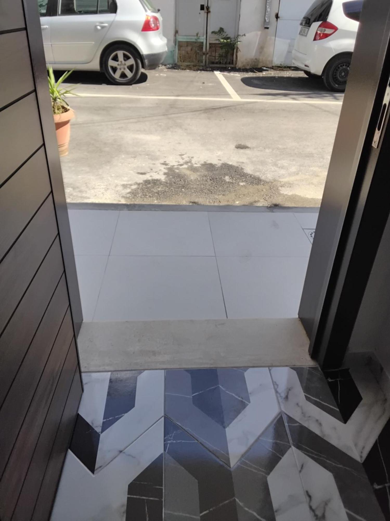 Cozy Centrally Located For Two 2, 10 Min Walk From Center Apartment *
