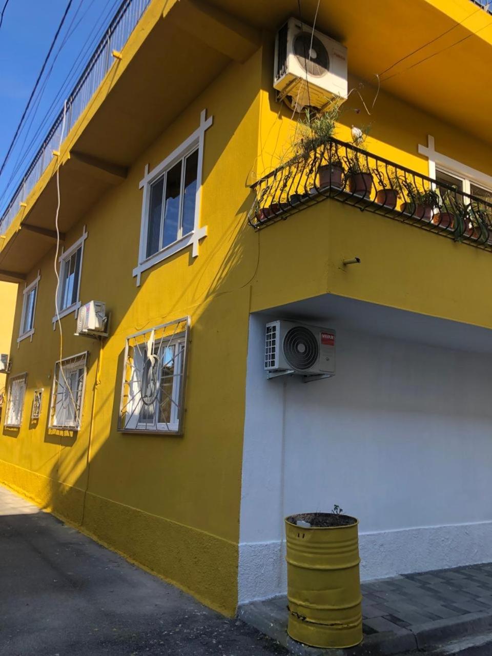 Cozy Centrally Located For Two 2, 10 Min Walk From Center Apartment