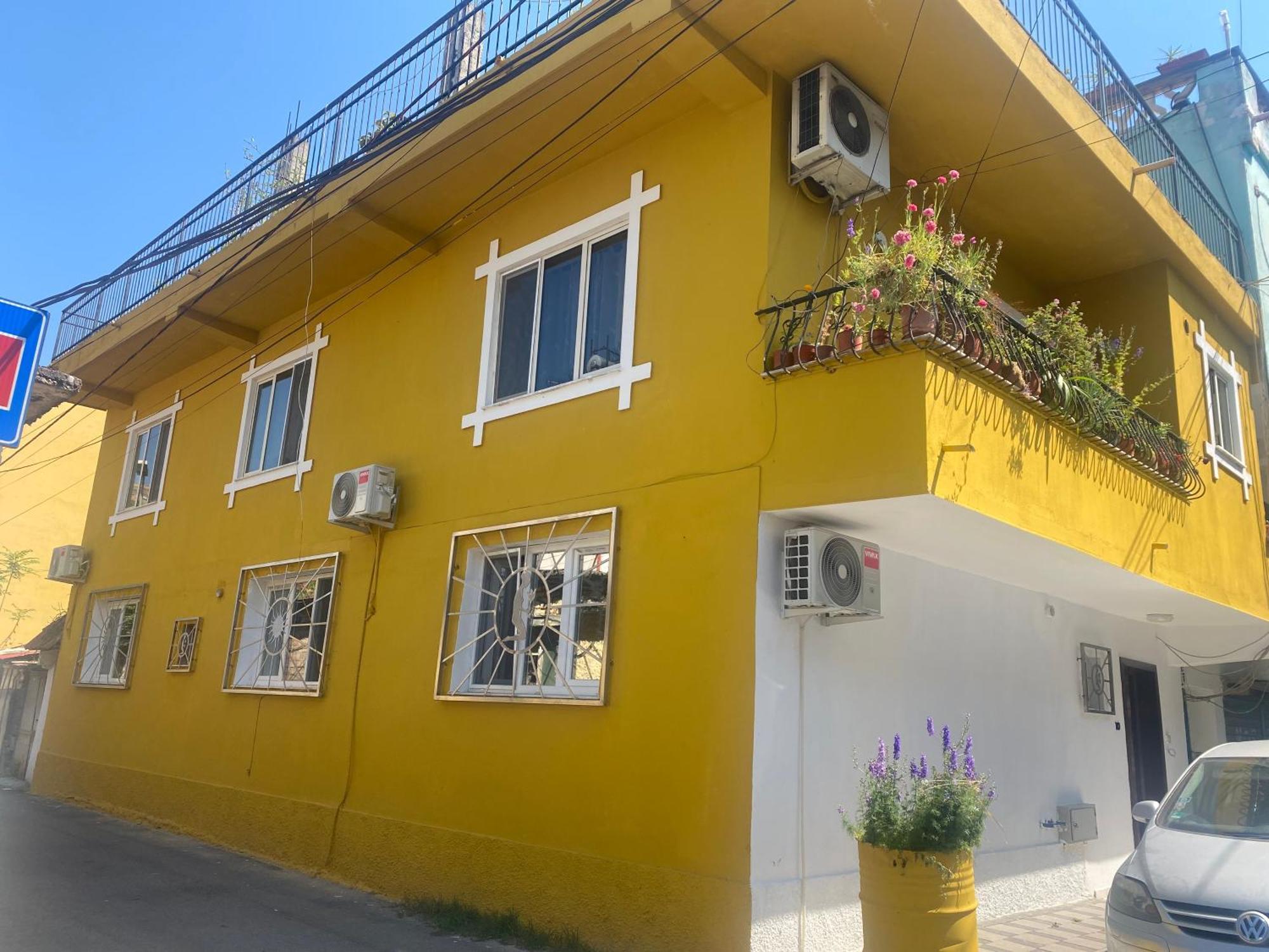 Apartment Cozy Centrally Located For Two 2, 10 Min Walk From Center
